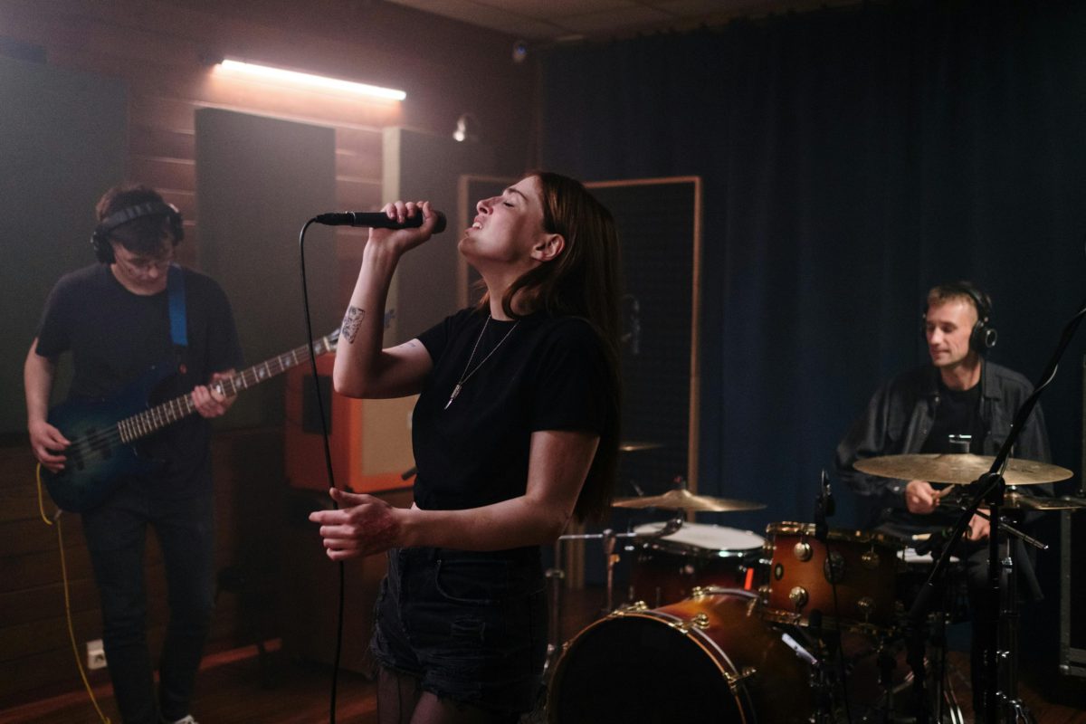 Signature Live Singing - Image 1